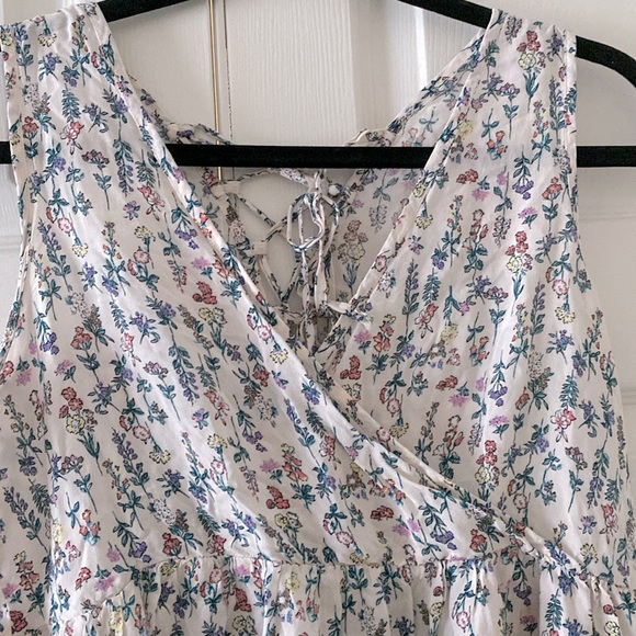 Blue Wild Sadie Robertson floral top - Picture 3 of 5